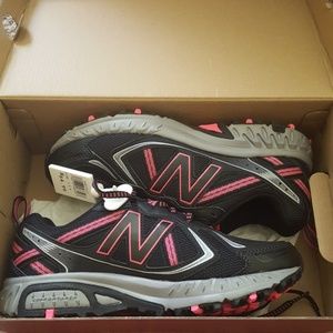 Brand new New Balance shoes size 7.5 black/pink